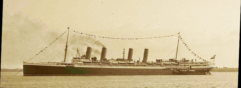 19070900c CROIL & MITCHELL FAMILY ca 1900 - 1916 Shipping at Quebec or Montreal 05.jpg